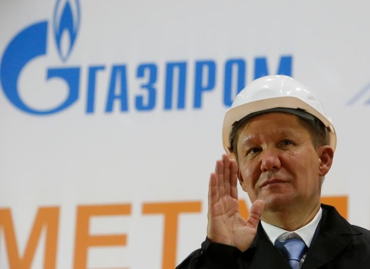 © Reuters. Глава Газпрома Алексей Миллер на церемонии запуска производства на Загорском трубном заводе