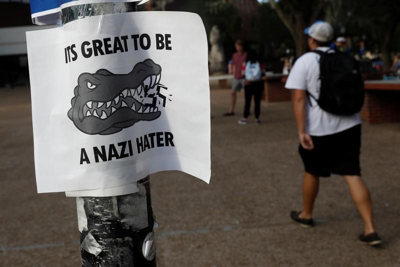 © Reuters. شرطة فلوريدا تتأهب لاحتجاجات على خطاب يلقيه أحد القوميين البيض
