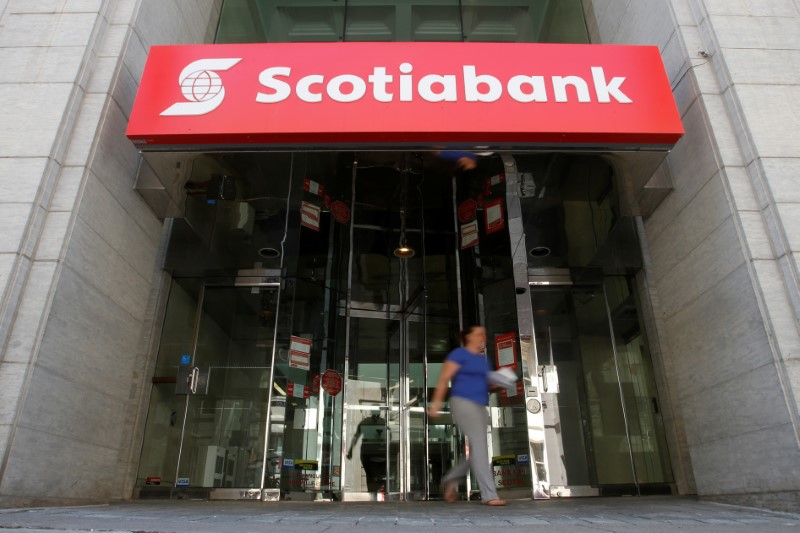 © Reuters. Вход в отделение Scotiabank в Оттаве