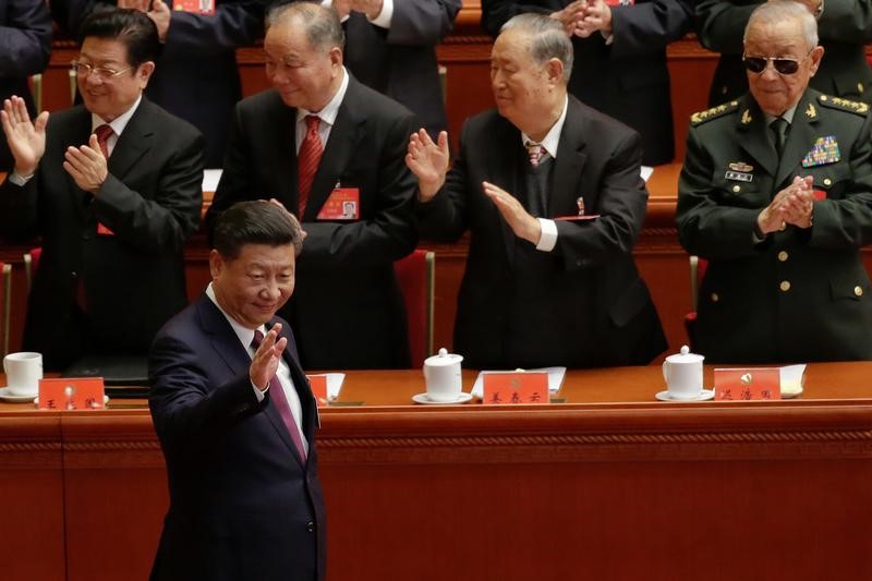 © Reuters. Con cantos y lágrimas China da la bienvenida a Xi como un sabio y gran líder