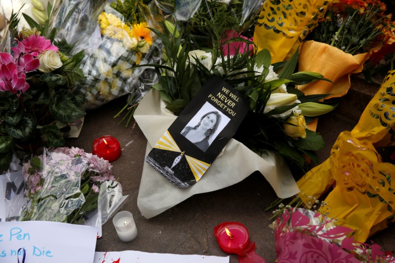 © Reuters. Journalists protest against the murder of investigative journalist Daphne Caruana Galizia in Valletta