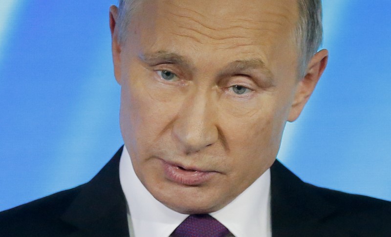 © Reuters. FILE PHOTO: Russia's President Putin attends the Valdai Discussion Club in Sochi