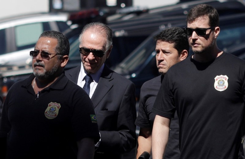 © Reuters. Brazilian Olympic Committee (COB) President Carlos Arthur Guzman arrives to Federal Police headquarters in Rio de Janeiro