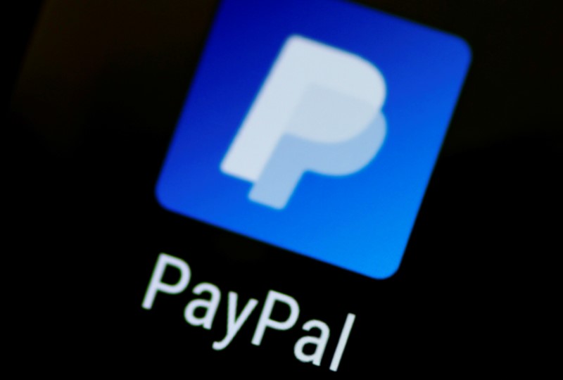 © Reuters. Illustration photo of the PayPal app on a phone