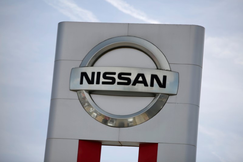 © Reuters. FILE PHOTO: A Nissan logo is seen at a car dealership in Ciudad Juarez
