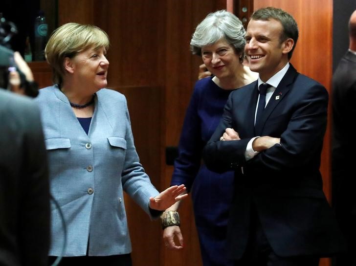 © Reuters. Merkel envía una señal positiva a May por las negociaciones del Brexit