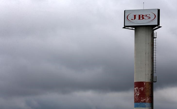 © Reuters. Logo da JBS é visto em unidade da empresa em Jundiaí, Brasil