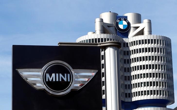 © Reuters. FILE PHOTO: The logo of German luxury car maker BMW-Mini is pictured in Munich