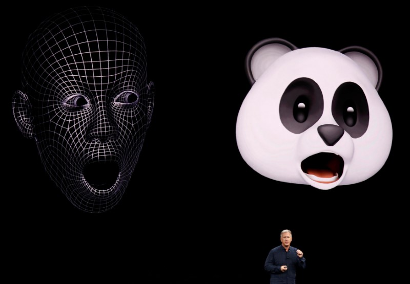 © Reuters. FILE PHOTO: Apple's Schiller shows Animoji during a launch event in Cupertino