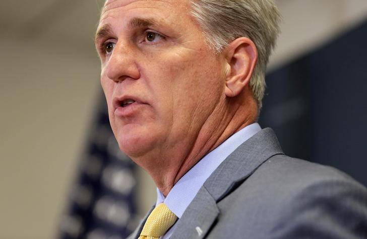 © Reuters. House Majority Leader McCarthy speaks during a press briefing on Capitol Hill in Washington