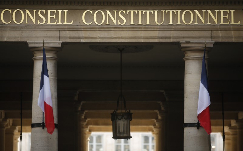 © Reuters. LE CONSEIL CONSTITUTIONNEL INVALIDE LE RÉFÉRENDUM D'ENTREPRISE