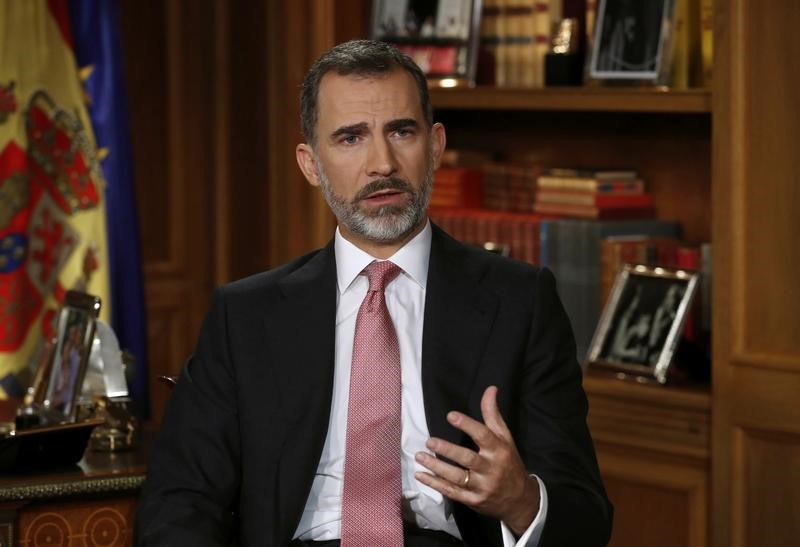 © Reuters. El rey dice España enfrenta "inaceptable" intento de secesión en Cataluña