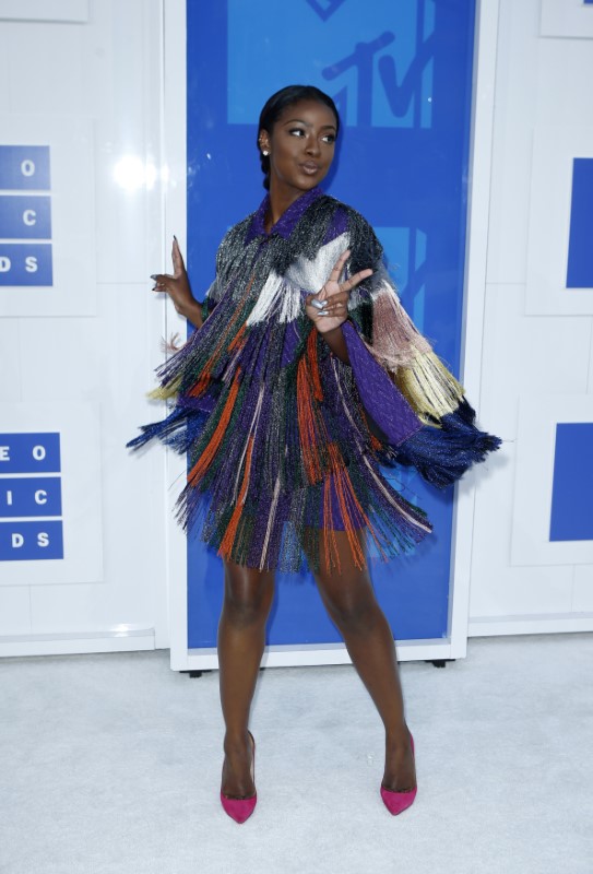 © Reuters. Singer Justine Skye arrives at the 2016 MTV Video Music Awards in New York