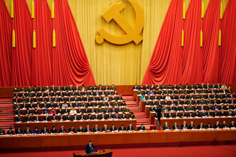 © Reuters. Chinese President Xi Jinping speaks during the opening session of the 19th National Congress of the Communist Party of China at the Great Hall of the People in Beijing