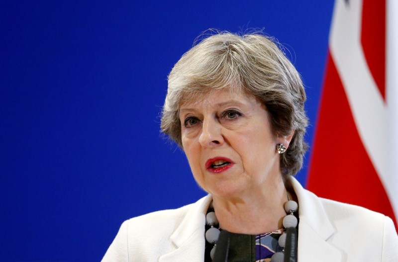 © Reuters. Britain's PM May addresses a news conference during EU leaders summit in Brussels