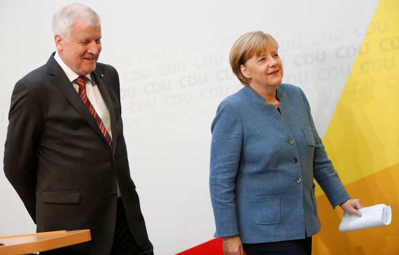 © Reuters. Christian Democratic Union Chancellor Merkel and Christian Social Union Bavaria State Premier Seehofer news conference in Berlin