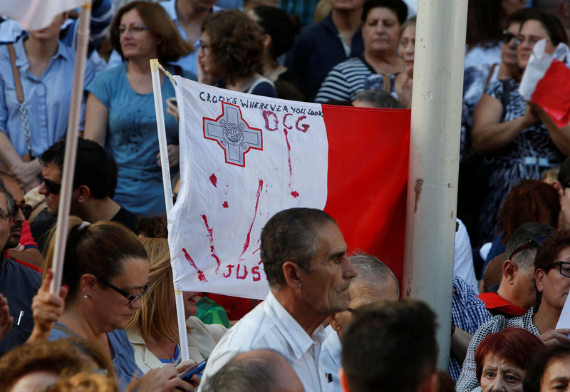 © Reuters. People protest against the assassination of investigative journalist Daphne Caruana Galizia last Monday, in Valletta