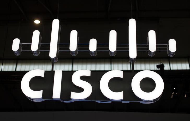 © Reuters. Логотип Cisco на Всемирном мобильном конгрессе в Барселоне
