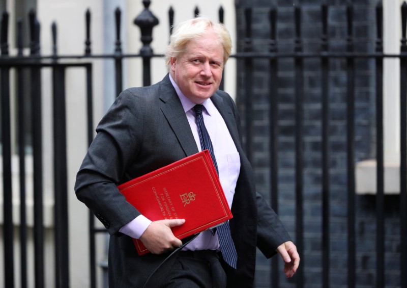 © Reuters. Boris Johnson, Britain's Foreign Secretary, arrives in Downing Street for a cabinet meeting in London