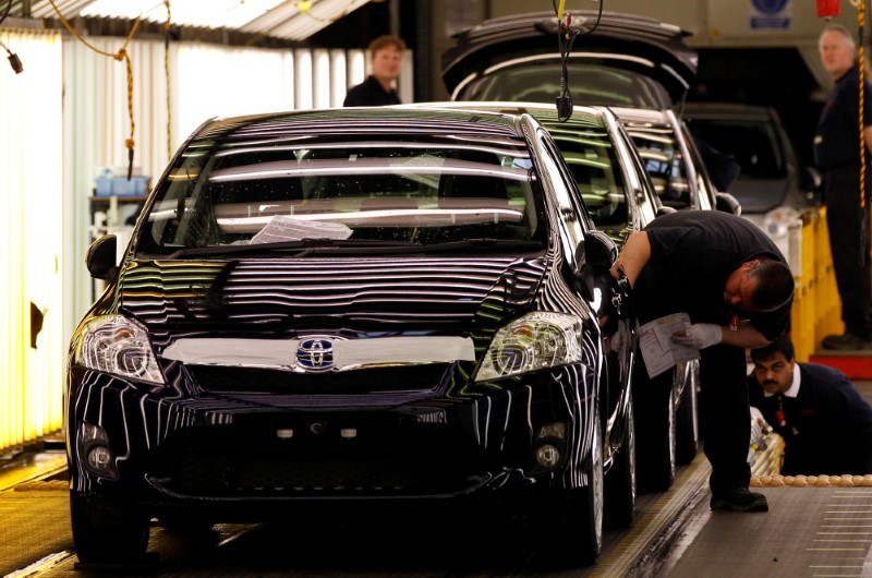 © Reuters. FILE PHOTO: Cars are inspected at the end of the production line at the Toyota factory in Derby