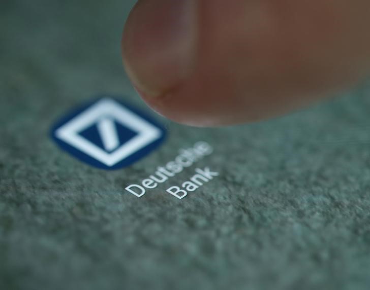 © Reuters. The Deutsche Bank app logo is seen on a smartphone in this illustration