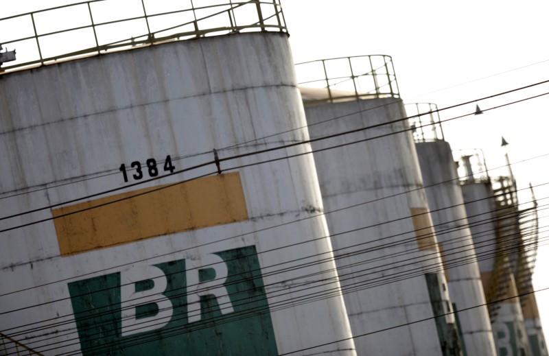 © Reuters. Tanks of Brazil's state-run Petrobras oil company are seen in Brasilia