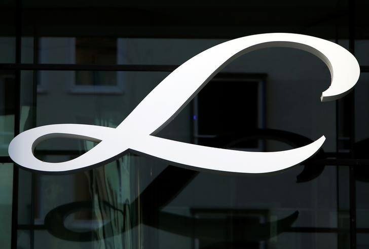 © Reuters. Linde Group logo is seen at its headquarters in Munich