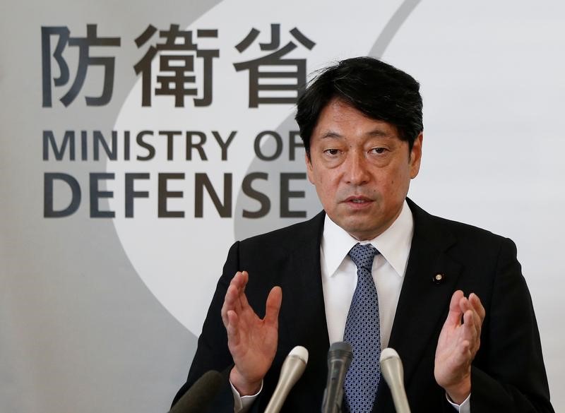 © Reuters. Ministro da Defesa do Japão, Itsunori Onodera, participa de coletiva de imprensa em Tóquio, Japão