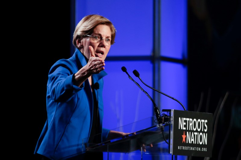 © Reuters. Senator Elizabeth Warren (D-MA) addresses the audience at the morning plenary session at the Netroots Nation conference for political progressives in Atlanta