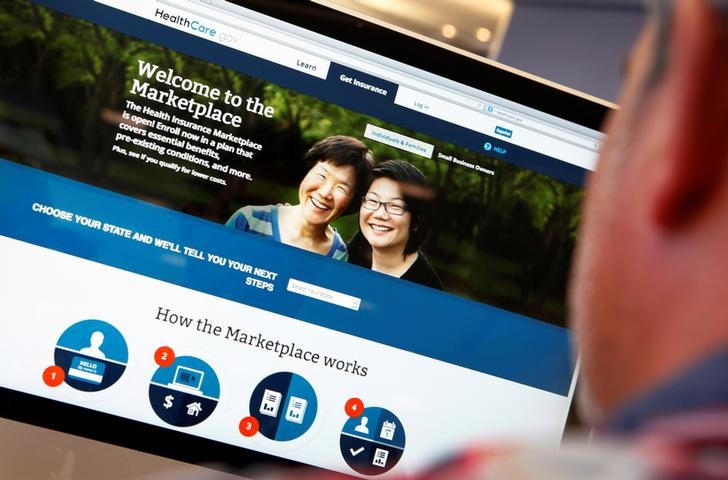 © Reuters. FILE PHOTO: A man looks over the Affordable Care Act signup page on the HealthCare.gov website in New York in this photo illustration