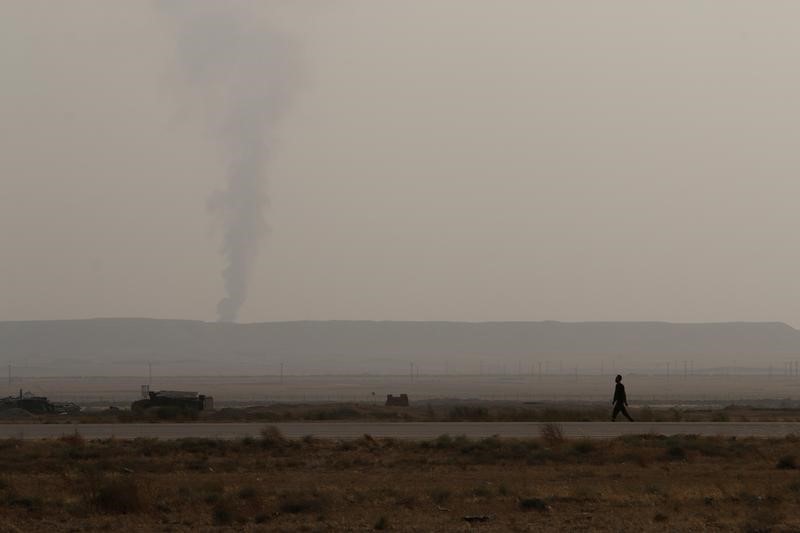 © Reuters. التحالف الأمريكي ينفي توجيه ضربة دامية لدير الزور السورية