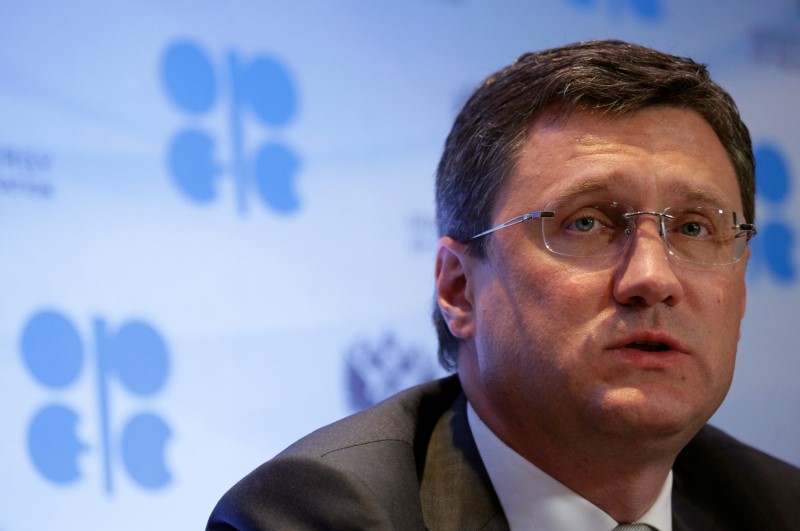 © Reuters. Russian Energy Minister Alexander Novak speaks during a news conference of the 4th OPEC-Non-OPEC Ministerial Monitoring Committee in St. Petersburg