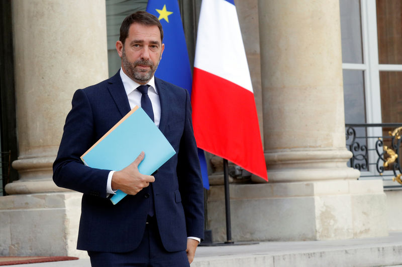 © Reuters. CHRISTOPHE CASTANER "INTÉRESSÉ" PAR LA TÊTE DE LREM