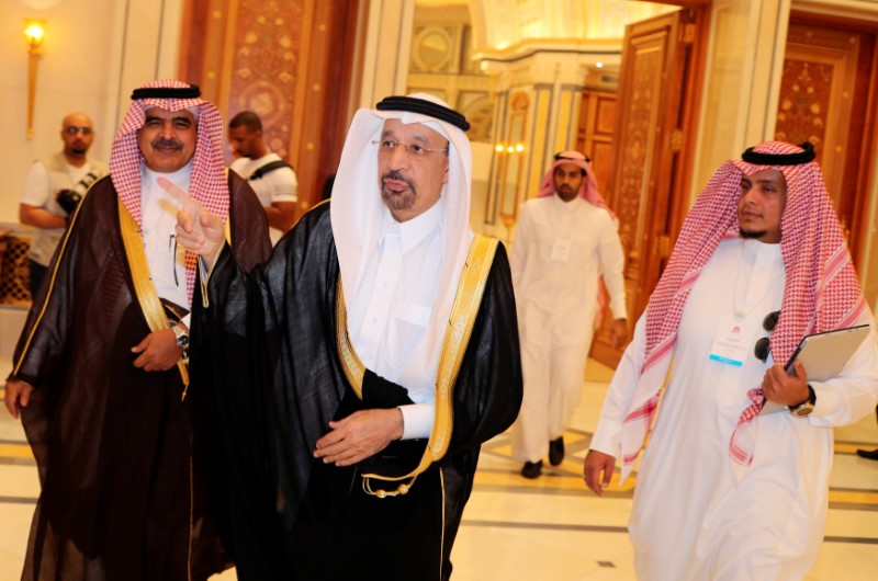 © Reuters. Saudi Oil Minister, Khalid al-Falih, arrives to the Future Investment Initiative conference in Riyadh
