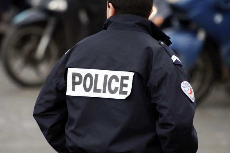 © Reuters. UN CAMPEMENT DE MIGRANTS ÉVACUÉ AU CENTRE DE LILLE