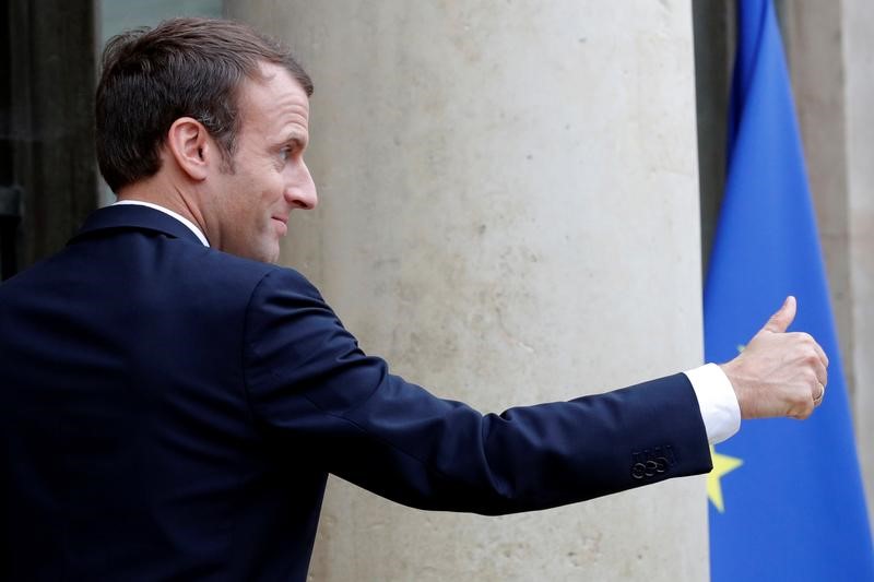 © Reuters. MACRON ENGRANGE UN PREMIER SUCCÈS AVANT DE NOUVELLES ÉPREUVES