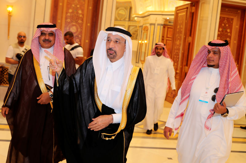 © Reuters. Министр энергетики Саудовской Аравии Халид аль-Фалих перед началом конференции Future Investment Initiative в Эр-Рияде