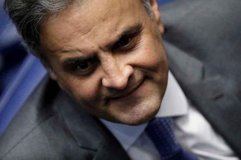 © Reuters. Aécio durante sessão do Senado