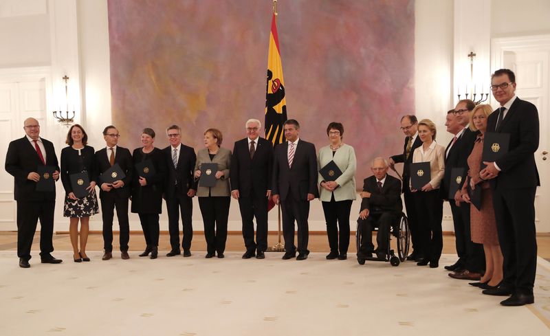 © Reuters. Angela Merkel's government dismissal ceremony in Berlin