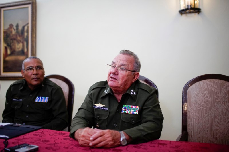 © Reuters. Cuban Interior Ministry's Colonel Ramiro Ramirez, who leads a team investigating U.S. complaints of "attacks" on diplomats in Havana, speaks during an interview at the Hotel Nacional in Havana, Cuba