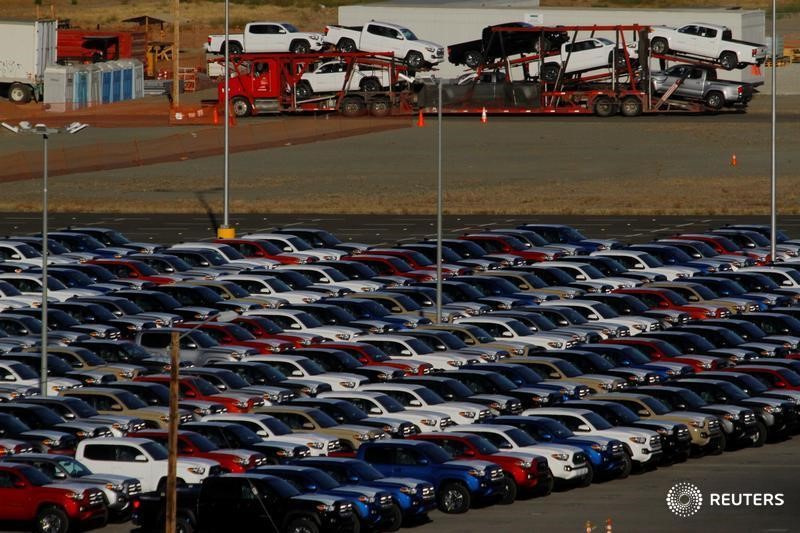 © Reuters. Newly assembled vehicles are seen at a stockyard of the automobile plant Toyota Motor Manufacturing of Baja California in Tijuana, Mexico