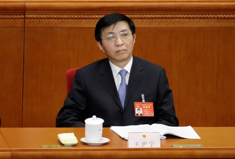 © Reuters. China's Politburo Standing Committee member Wang Huning attends a plenary session of China's NPC in Beijing