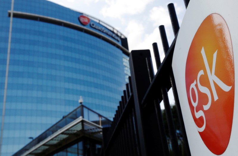 © Reuters. FILE PHOTO -  The GlaxoSmithKline building is pictured in Hounslow, west London