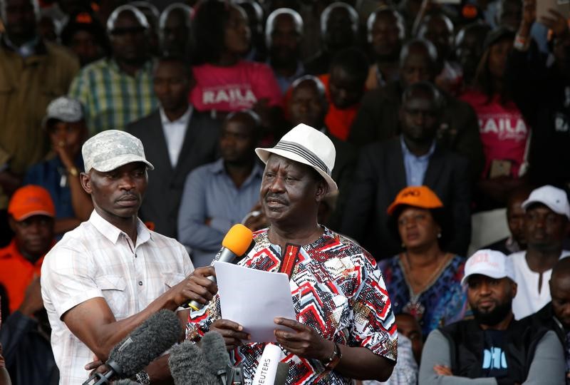 © Reuters. زعيم المعارضة في كينيا يحث أنصاره على مقاطعة الانتخابات