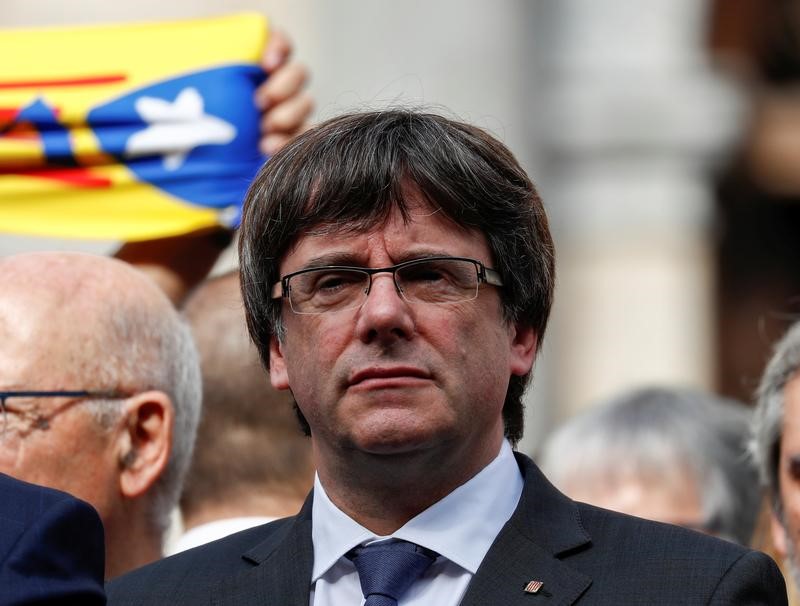 © Reuters. Líder da Catalunha, Carles Puigdemont, participa de protestos em Barcelona, Espanha