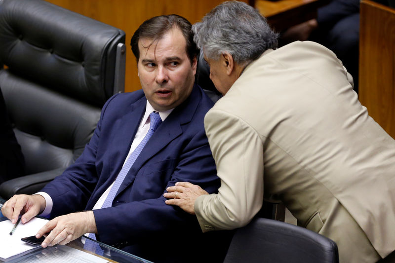 © Reuters. Presidente da Câmara, Rodrigo Maia (DEM-RJ), e vice-líder do governo Beto Mansur (PRB-SP)