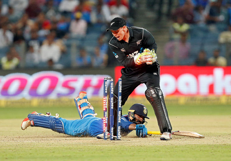 © Reuters. Cricket - India v New Zealand - Second One Day International Match