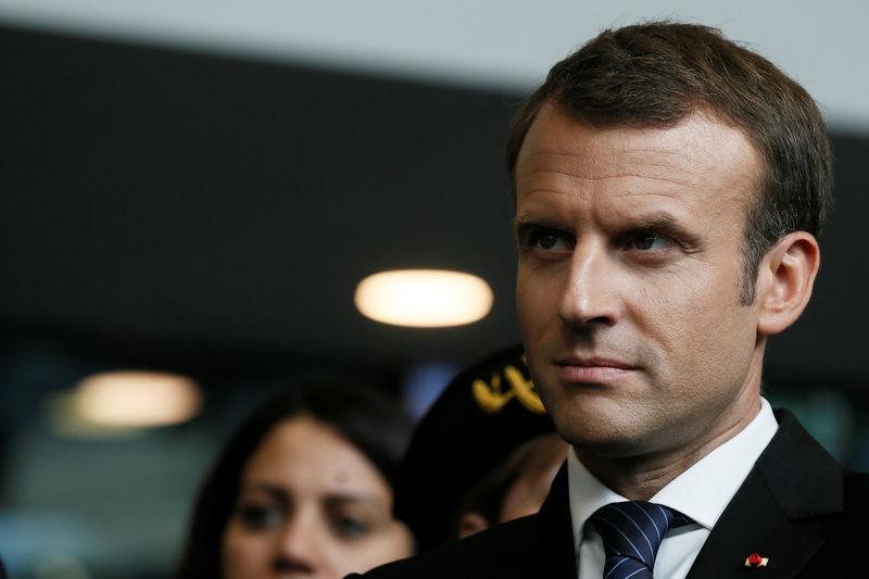 © Reuters. MACRON JUGE DIFFICILE DE NE PAS INTÉGRER ROISSY ET SACLAY