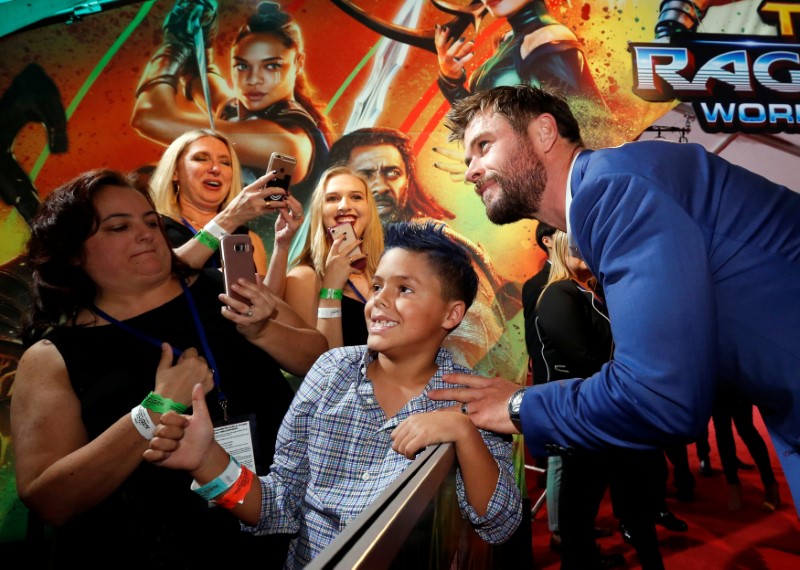 © Reuters. Chris Hemsworth em lançamento do filme "Thor: Ragnarok" em Los Angeles