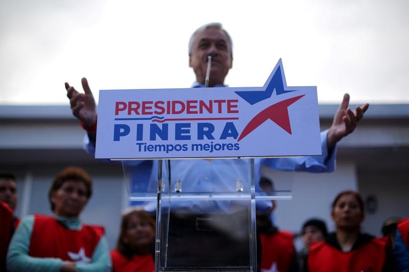 © Reuters. Piñera durante campanha em Santiago